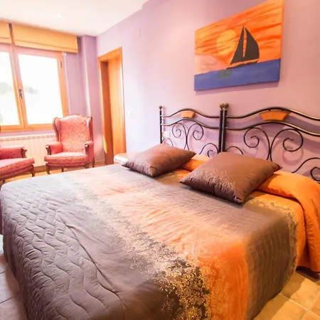 Caules Sleeps 8 Pool Air Con Wifi