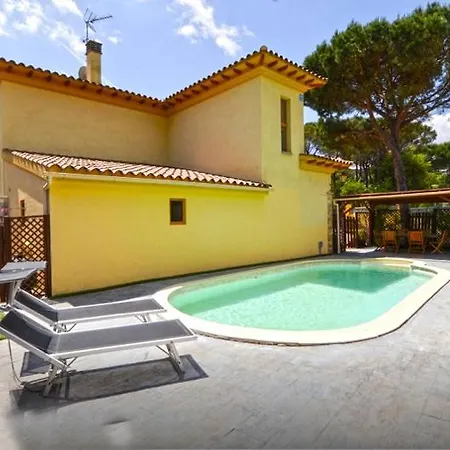 Caules Sleeps 8 Pool Air Con Wifi *