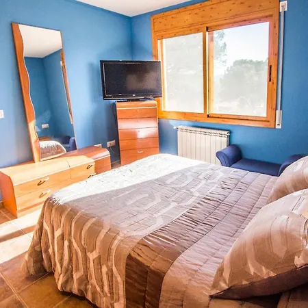 Caules Sleeps 8 Pool Air Con Wifi *