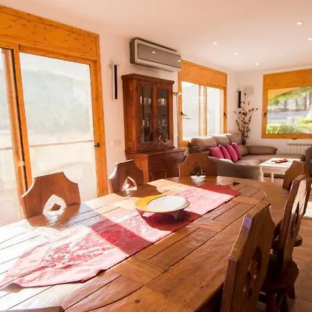 Caules Sleeps 8 Pool Air Con Wifi * Lloret de Mar