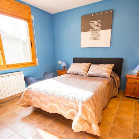 Caules Sleeps 8 Pool Air Con Wifi