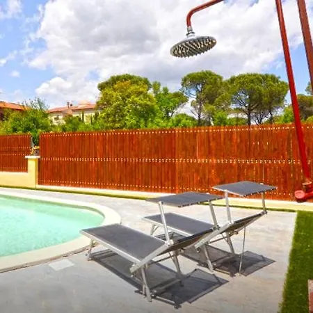 Caules Sleeps 8 Pool Air Con Wifi